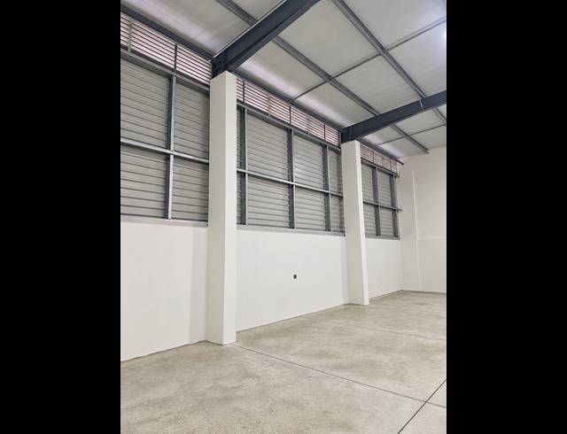 705M² WAREHOUSE TO LET IN BALLITO CENTRAL